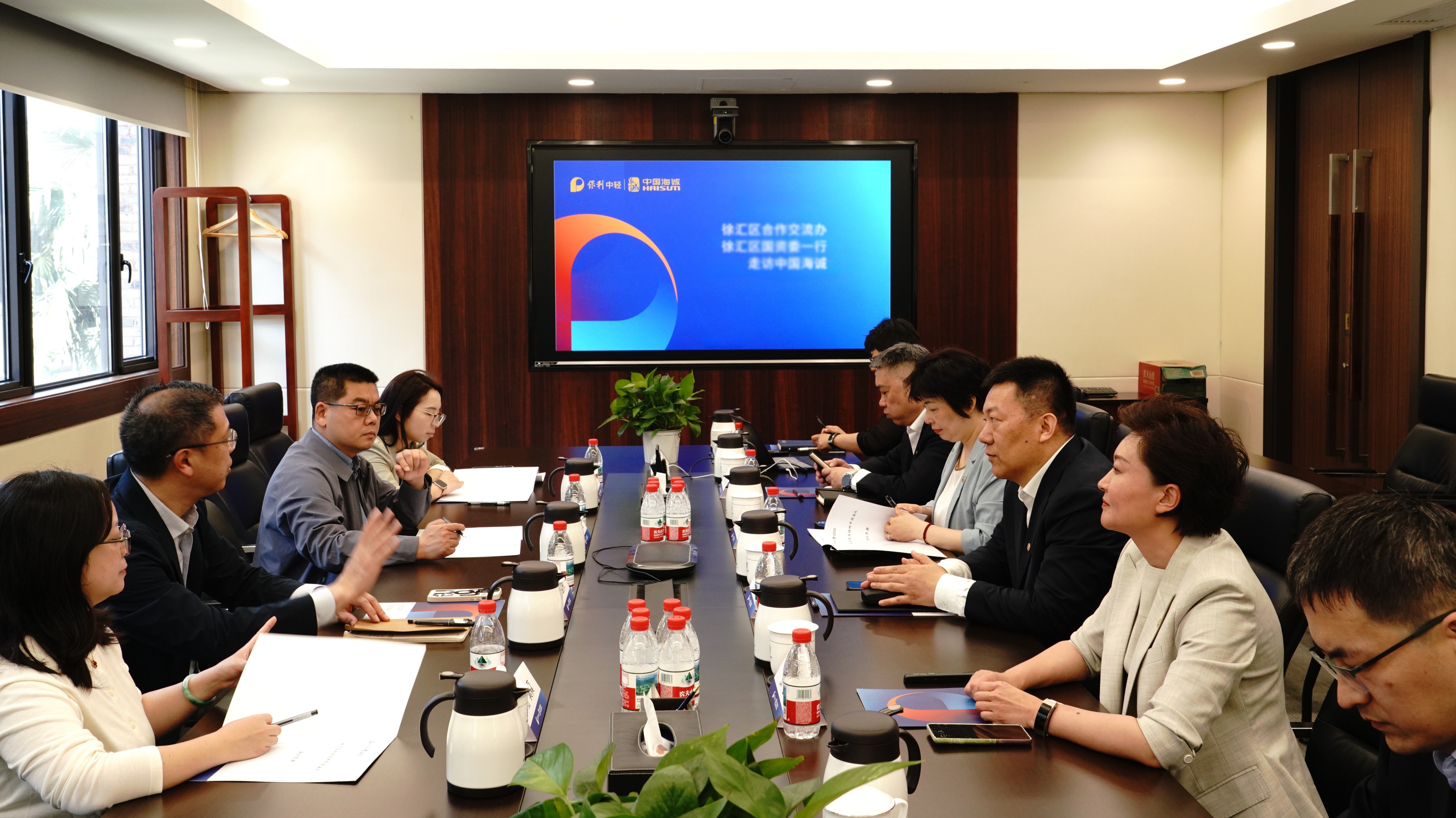 徐汇区合作交流办、徐汇区国资委一行走访best365英国在线体育